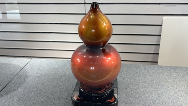 Antique gourd lacquer bottle