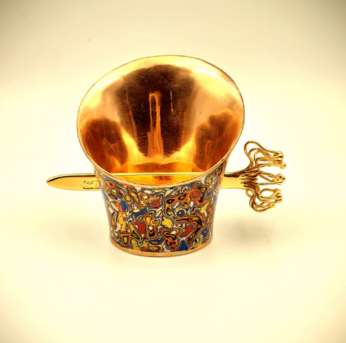 Metallic lacquer hairpin