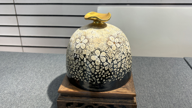 Decorative plum blossom vase