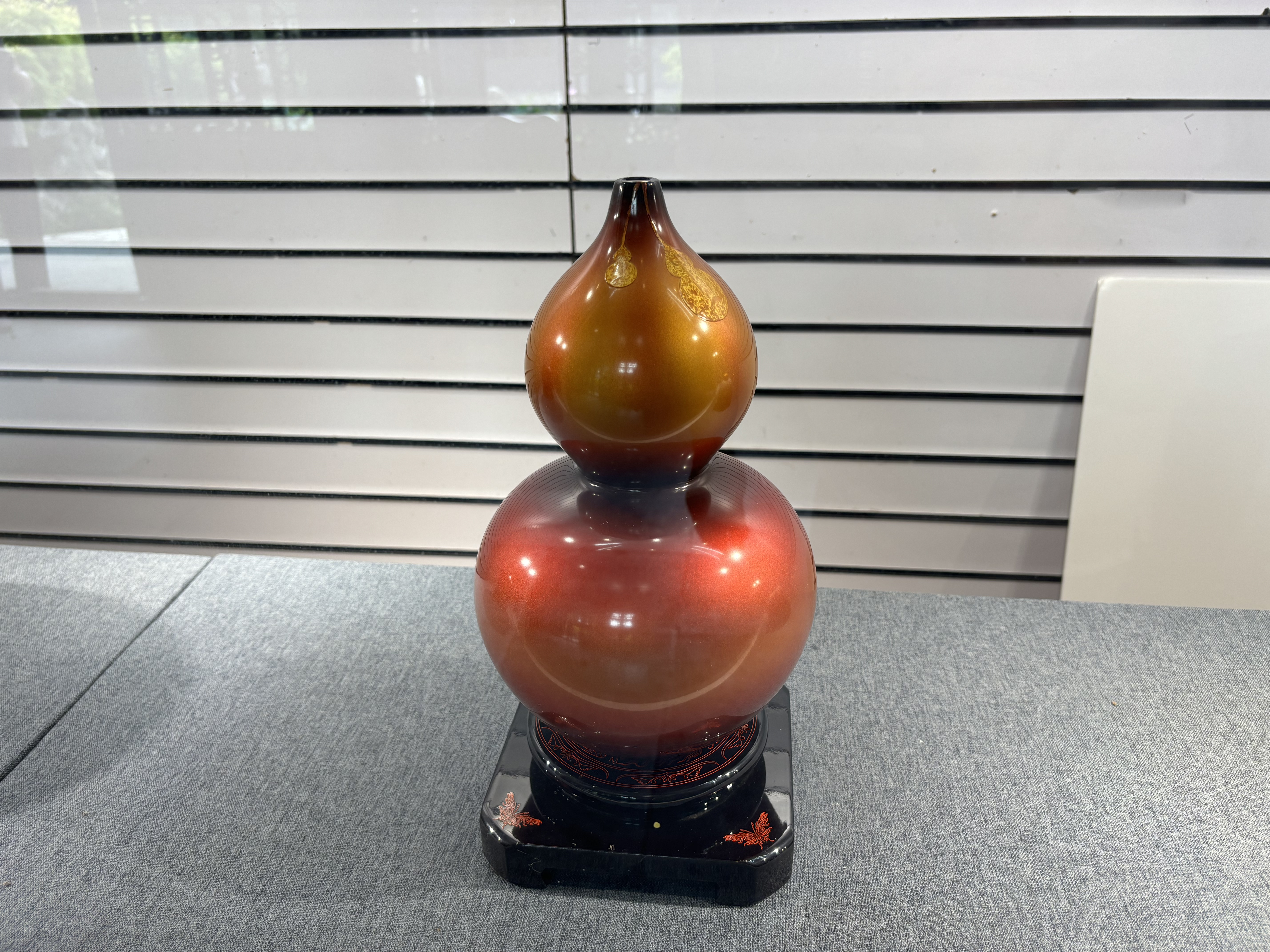 Ancient gourd lacquer bottle