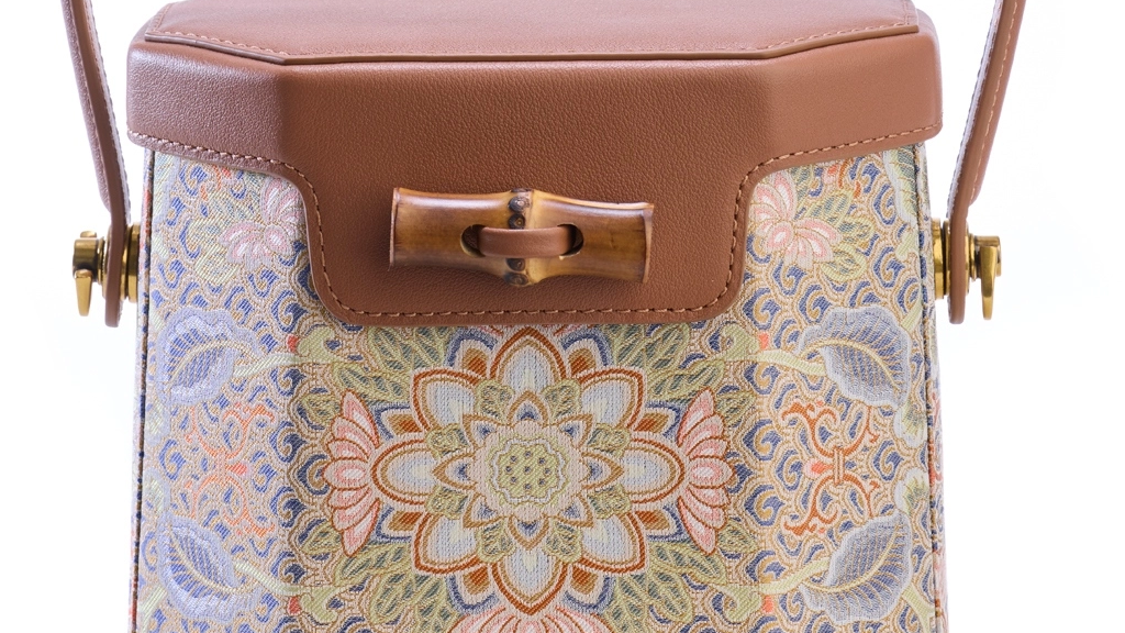 Bafangbaoxiangyunjinbao